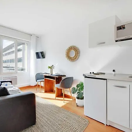 Charming - 2p - Near Convention