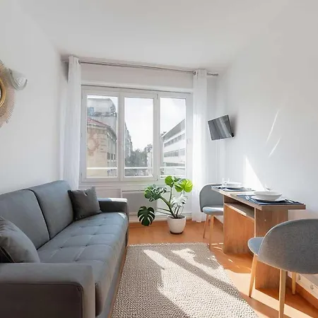 Charming - 2p - Near Convention *