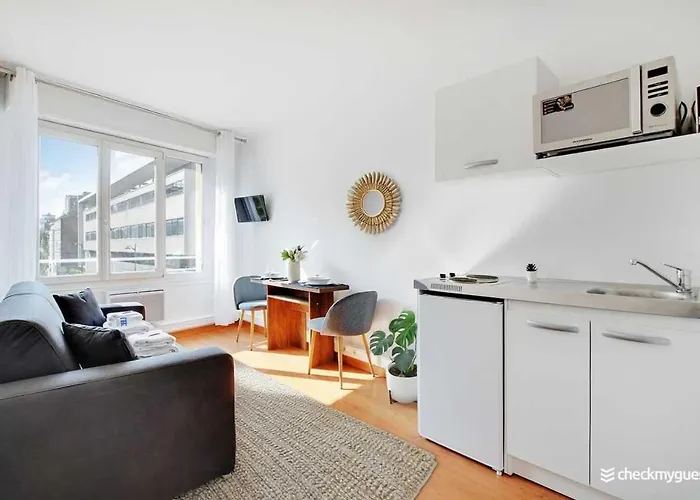 Charming - 2p - Near Convention