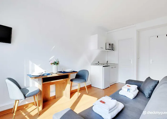 Charming - 2p - Near Convention Paryż