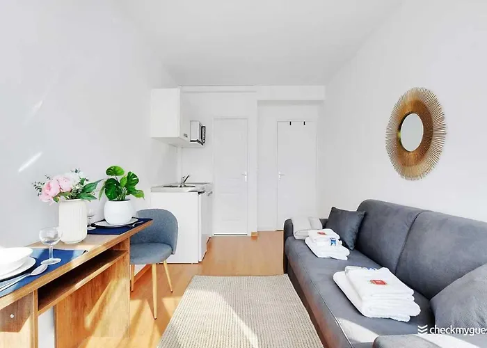 Charming - 2p - Near Convention